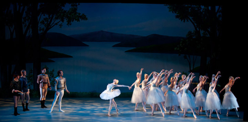 Indianapolis School of Ballet in 'Swan Lake'.