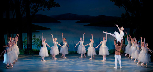 Indianapolis School of Ballet in 'Swan Lake'.