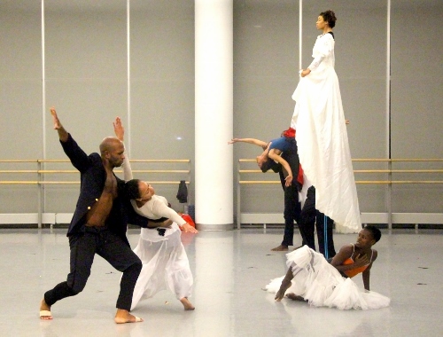 The Company rehearses Jacqulyn Buglisi's Suspended Women.