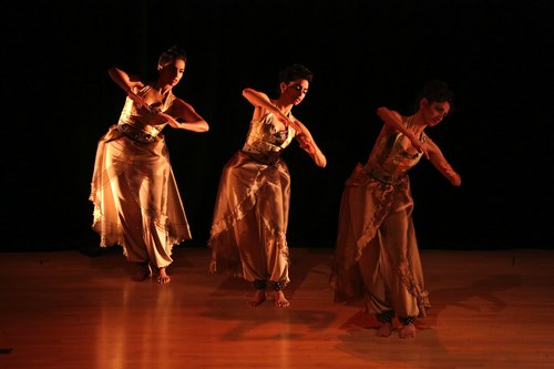 Veiled Moon production by Preeti Vasudevan and Thresh Dance Company<br>Court Dance - Nilaya Sabnis, Deesha Narichania and Aditi Dhruv