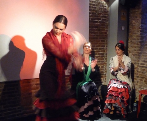 The dancers perform at La Excéntrica