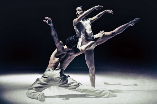 NDT dancers in 'Stop-Motion' by Lightfoot/Leon.