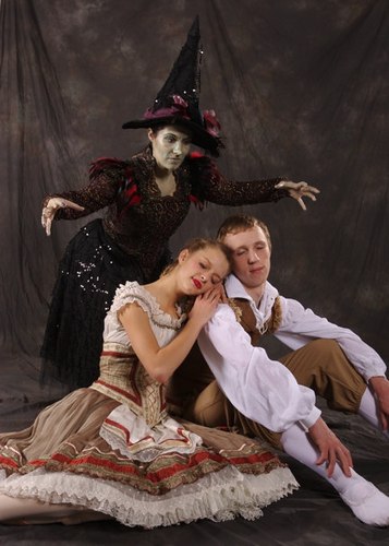 Julie Webb as The Witch, Brad Robison as Hansel and Hannah Wright as Gretel in the Creer-King ballet <i>Hansel and Gretel</i> with costumes by Tutus Divine