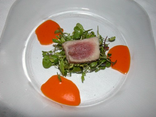 Tuna on greens. Delectable.