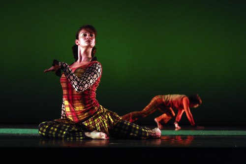 Keigwin + Company Dancers: Ashely Browne and Nicole Wolcott in Elements