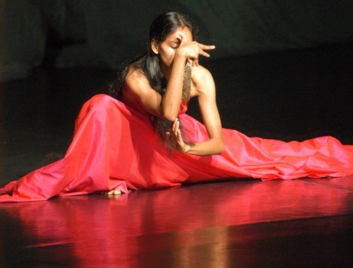 Shantala Shivalingappa playing with gesture