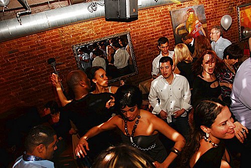Hot Salsa Fridays at Iguana's VIP Lounge<br> (<a href='http://www.juleshelm.com' target='_blank'>www.JulesHelm.com</a>)